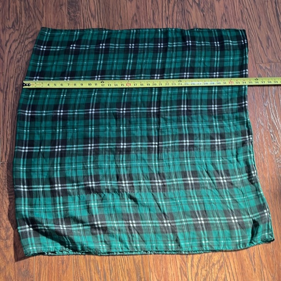 Green plaid infinity scarf - Picture 4 of 6